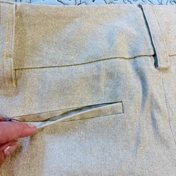 Alice + Olivia Metallic Gold Linen-Blend Cuffed Chino Shorts Sz 6🧡 - Picture 8 of 11